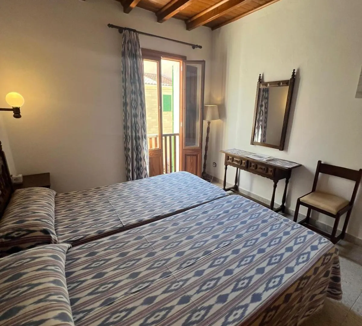 Hostal Restaurante Playa Colonia de Sant Jordi Bed & Breakfast